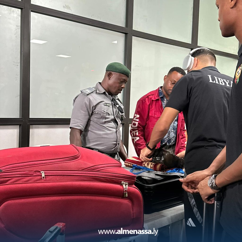 Extra7 20 السلطات النيجيرية عملت إجبارا على تفتيش حقائب بعثة المنتخب الوطني في رحلة العودة