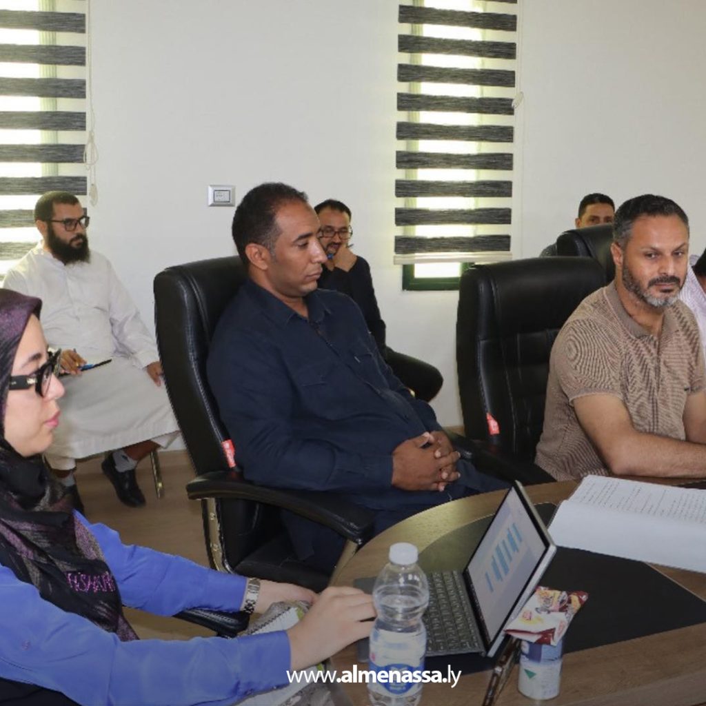 014 ندوة شاملة لطلبة الماجستير في قانون العام بمدرسة العلوم الإنسانية