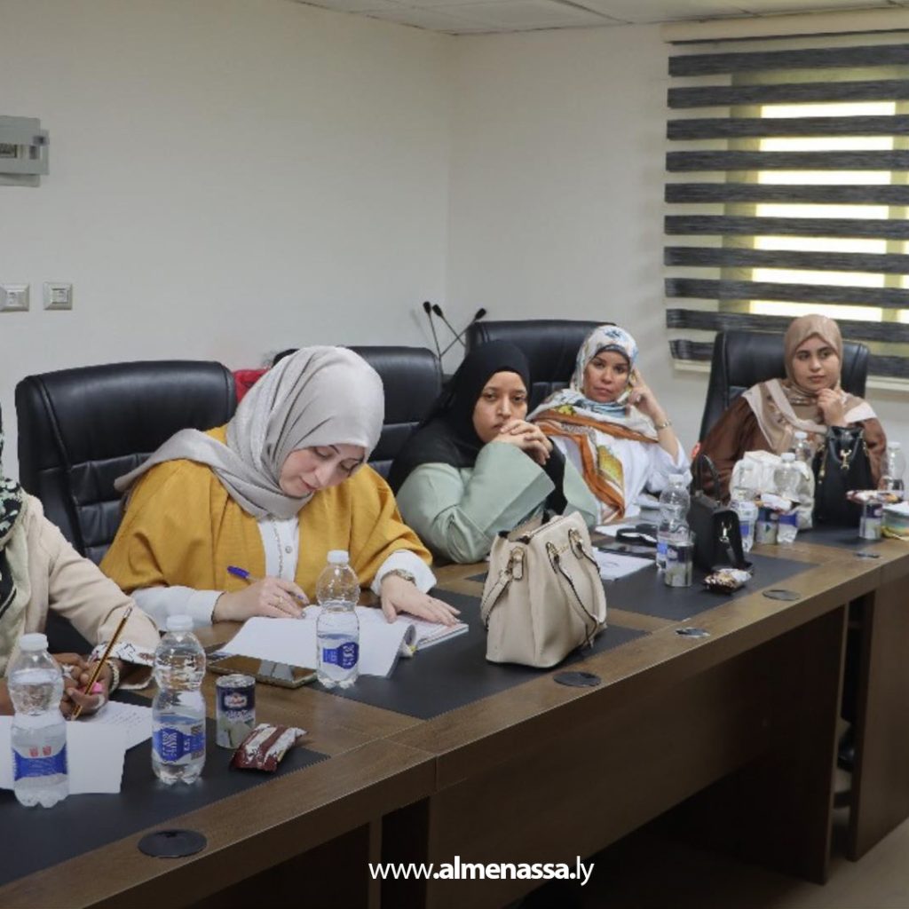 02 7 ندوة شاملة لطلبة الماجستير في قانون العام بمدرسة العلوم الإنسانية