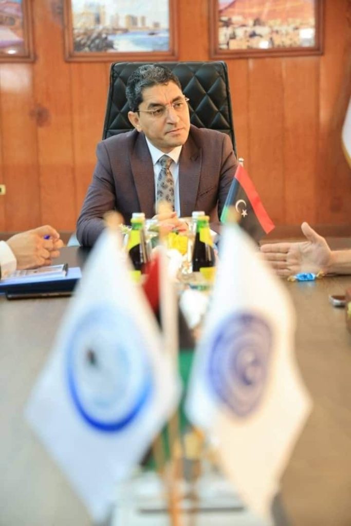 1 1 وزير العمل: نسعى لتوفير الإمكانيات اللازمة لمكاتب العمل