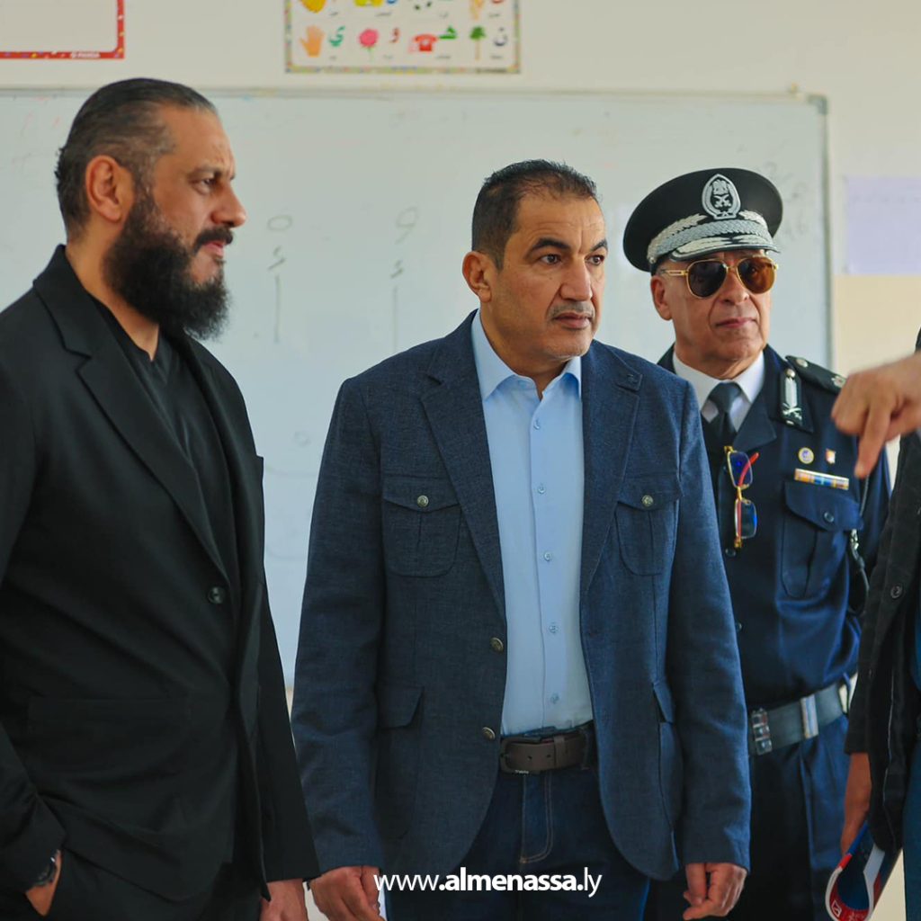 Extra 1 9 أبو زريبة يقوم بجولة تفقدية على مركز الاقتراع في بلدية المليطانية