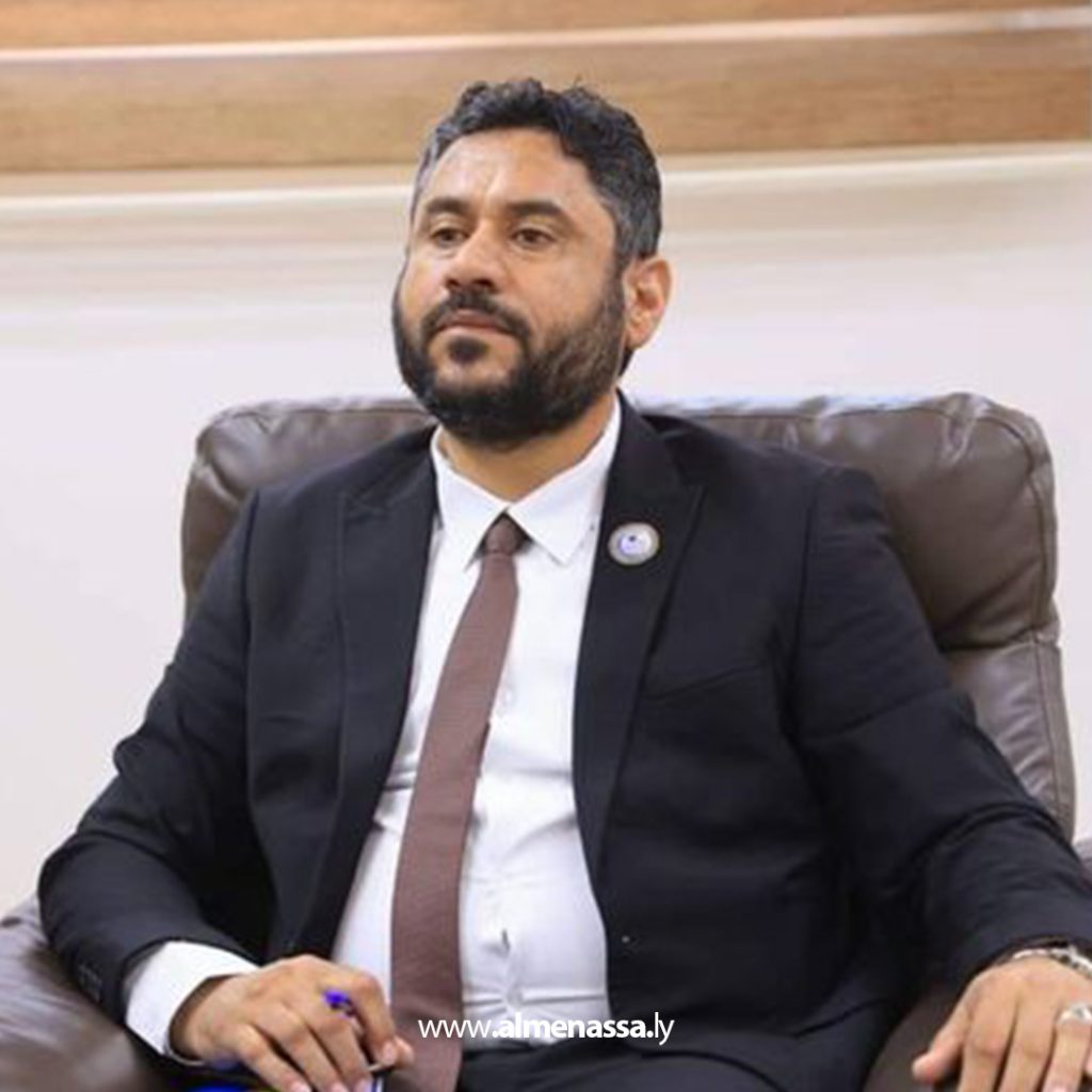 Extra 117 وزارة الصحة تسلم لجنة الطوارئ عقود المشروعات المتوقفة بالجنوب