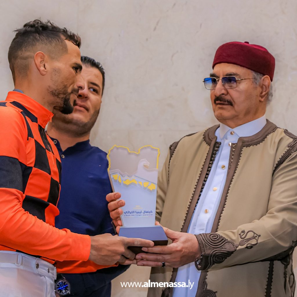 Extra 180 القائد العام للقوات المسلحة يشارك في اختتام كرنفال ليبيا التراثي