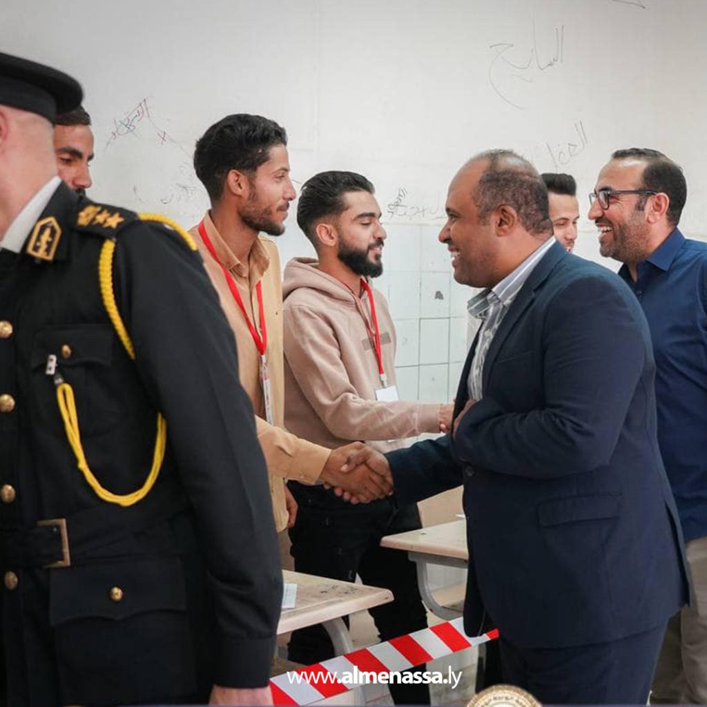 التومي يتفقد سير الانتخابات في بلدية سيدي السائح ويشيد بجهود اللجان الانتخابية 2 Extra 2 12 التومي يتفقد سير الانتخابات في بلدية سيدي السائح ويشيد بجهود اللجان الانتخابية