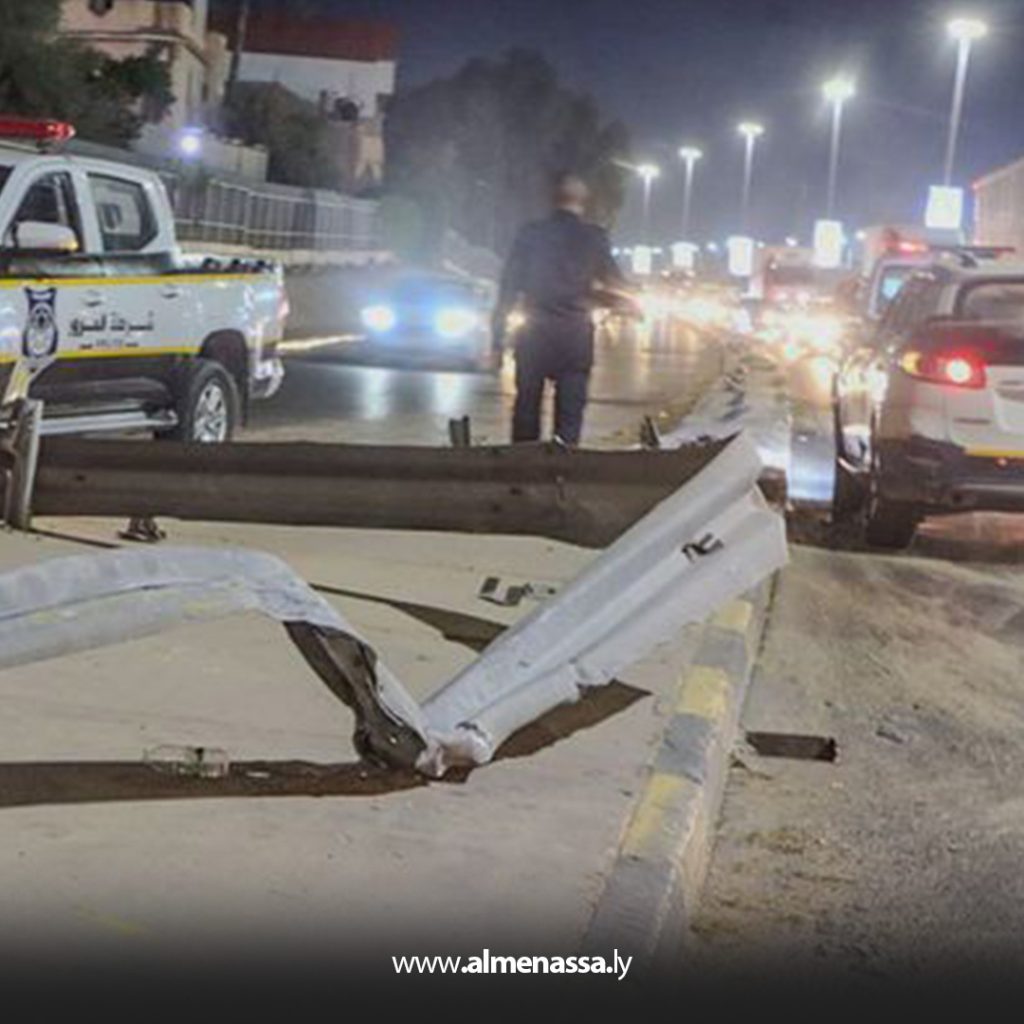 أمن طرابلس: سائق شاحنة يفقد السيطرة على عجلة القيادة بالطريق السريع 1 Extra 239