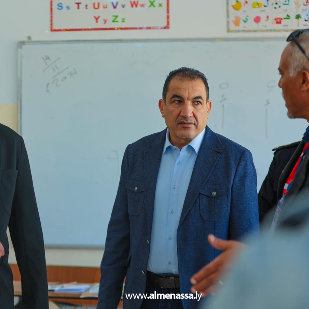 Extra 8 6 أبو زريبة يقوم بجولة تفقدية على مركز الاقتراع في بلدية المليطانية