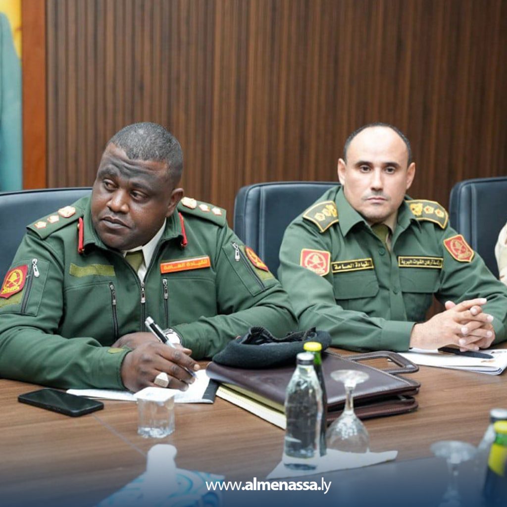 Extra1 38 اجتماع عسكري موسع برئاسة أركان القوات البرية لبحث خطط تأمين الحدود الليبية