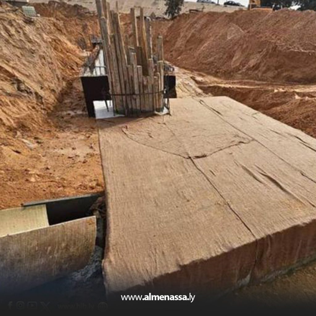 Extra2 210 تواصل تنفيذ مشروع استبدال خطوط الصرف الصحي بطريق جامعة طرابلس