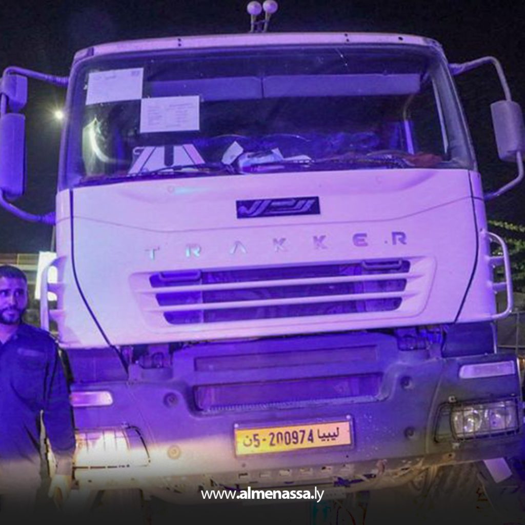 أمن طرابلس: سائق شاحنة يفقد السيطرة على عجلة القيادة بالطريق السريع 2 Extra2 243
