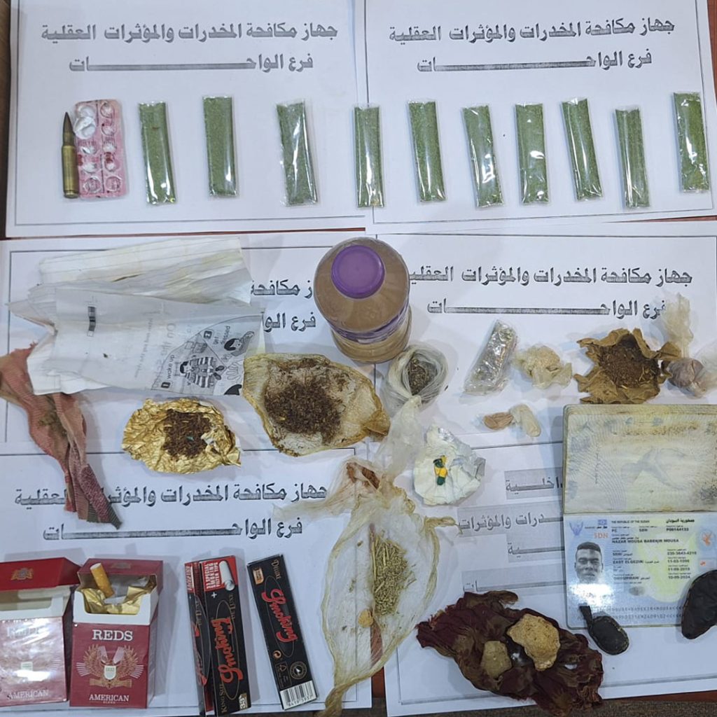 Extra2 264 جهاز مكافحة المخدرات بالواحات يداهم مزرعة في جالو ويضبط مخدرات ووقود مهرب