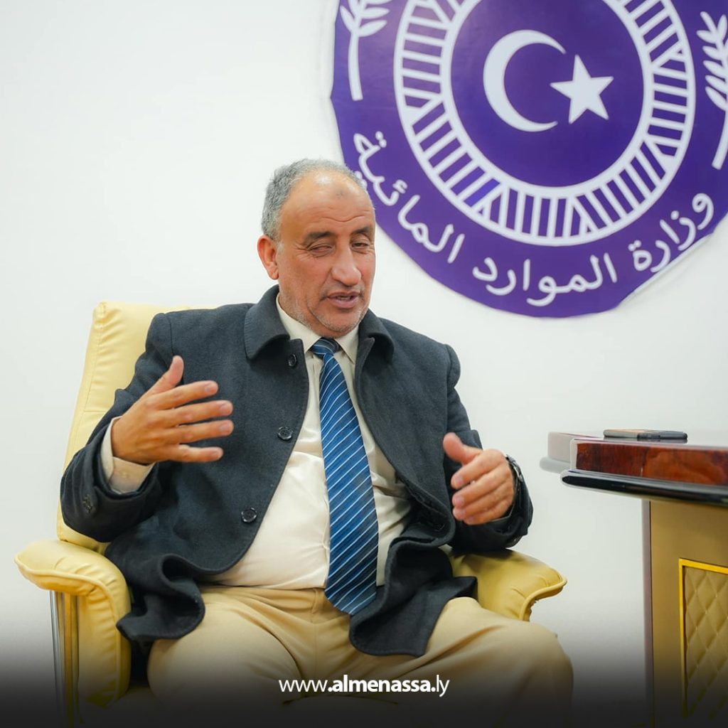 Extra2 306 وزارة الموارد المائية تبحث مشكلات المياه في بلدية الساحل