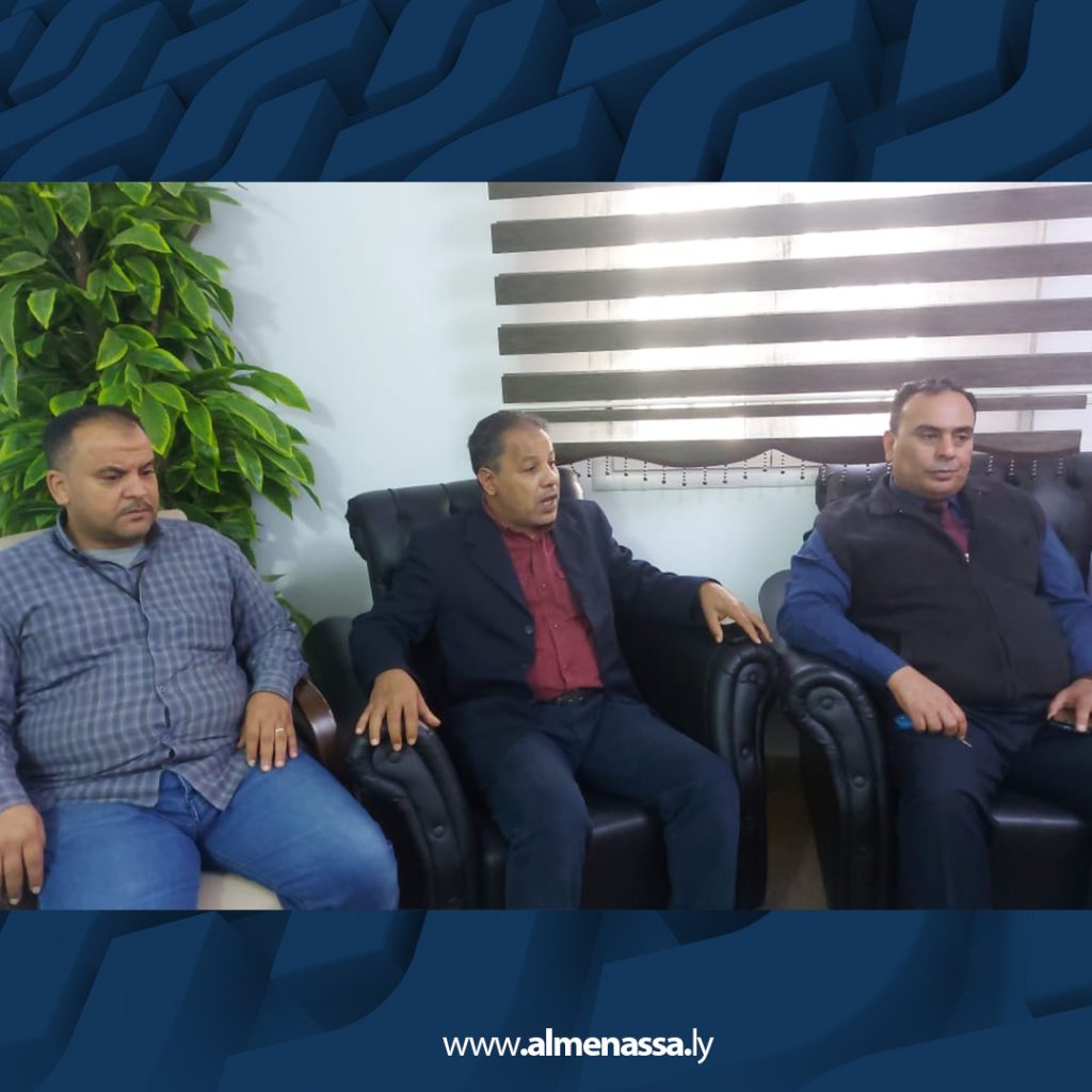 Extra2 78 تكريم وزير الخدمة المدنية بالحكومة الليبية لجهوده في تطوير الأداء الحكومي