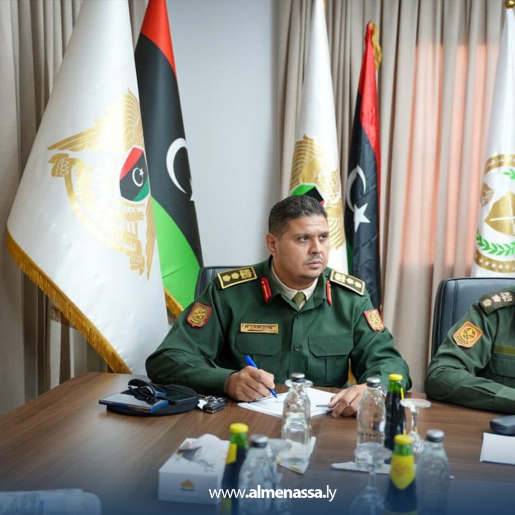 Extra3 107 اجتماع عسكري موسع برئاسة أركان القوات البرية لبحث خطط تأمين الحدود الليبية