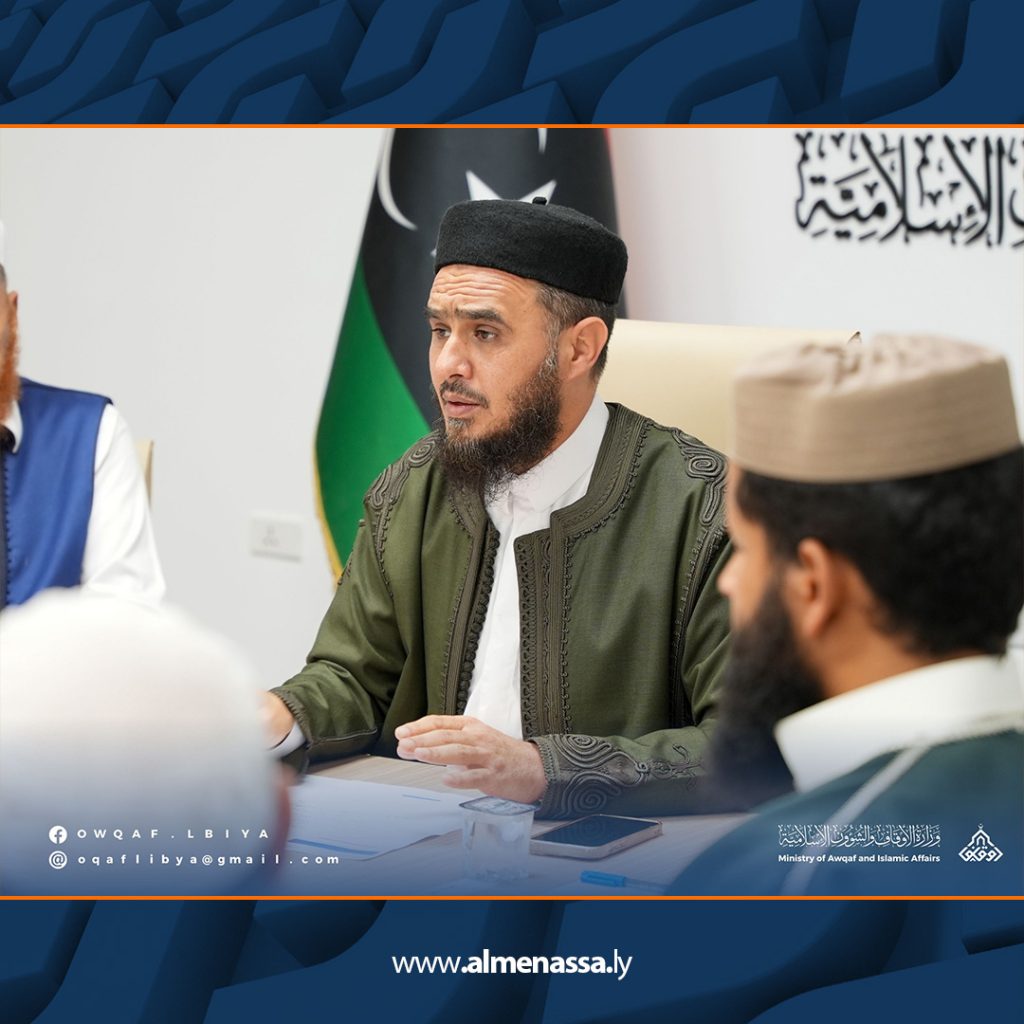 Extra3 149 وزير الأوقاف يبحث عددا من الموضوعات المهمة مع رؤساء أقسام المساجد بالمكاتب
