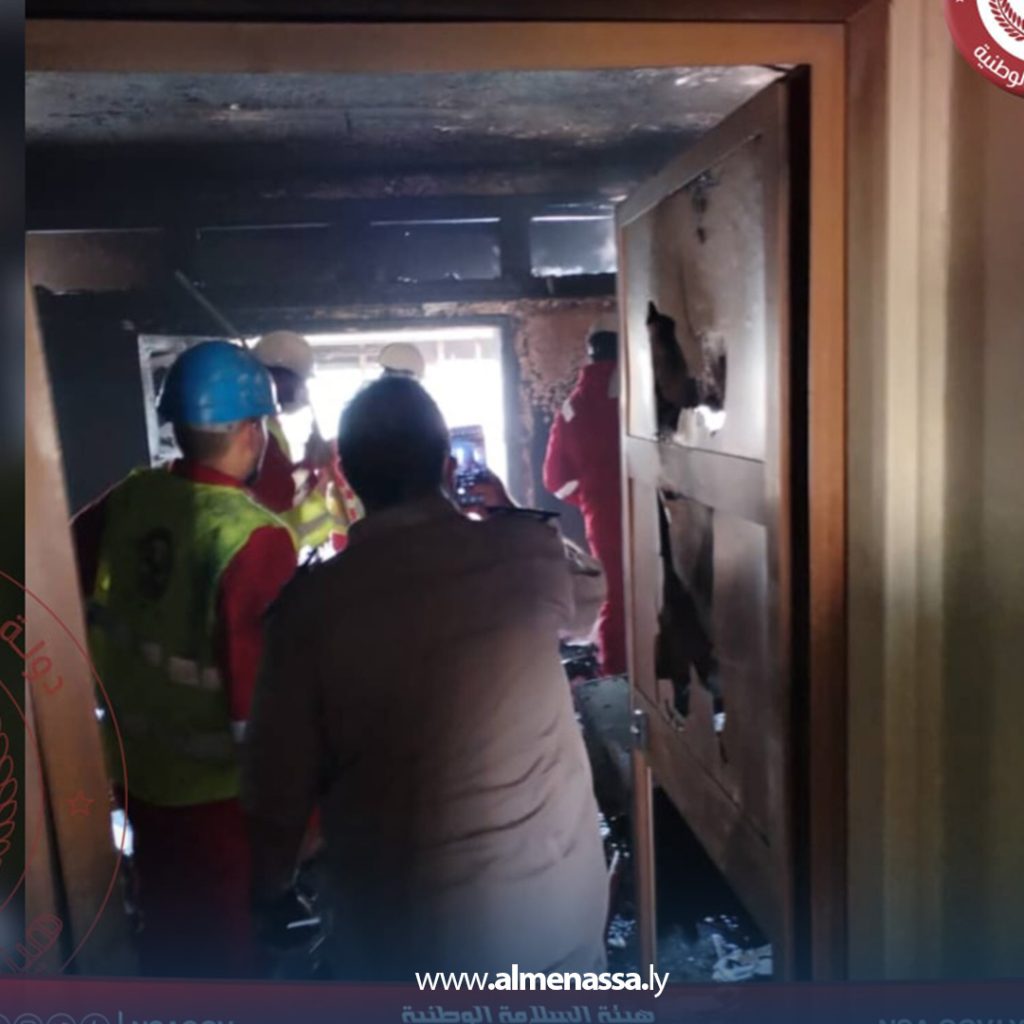 Extra3 61 فرق الإطفاء تسيطر على حريقين في مصحة قرطبة والجامعة المفتوحة بجنزور