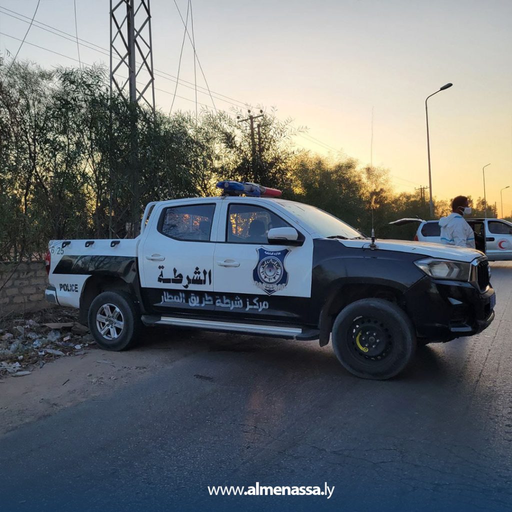 Extra4 114 انتشال جثة من طريق المطار في طرابلس بواسطة فريق الهلال الأحمر
