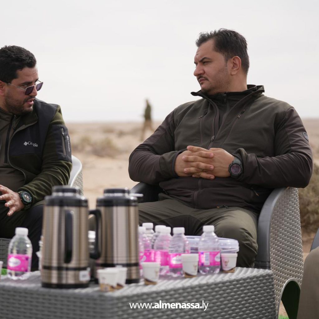 Extra 186 رئيس أركان القوات البرية يشرف على إطلاق طائر الحبارى في احدى المحميات الطبيعية