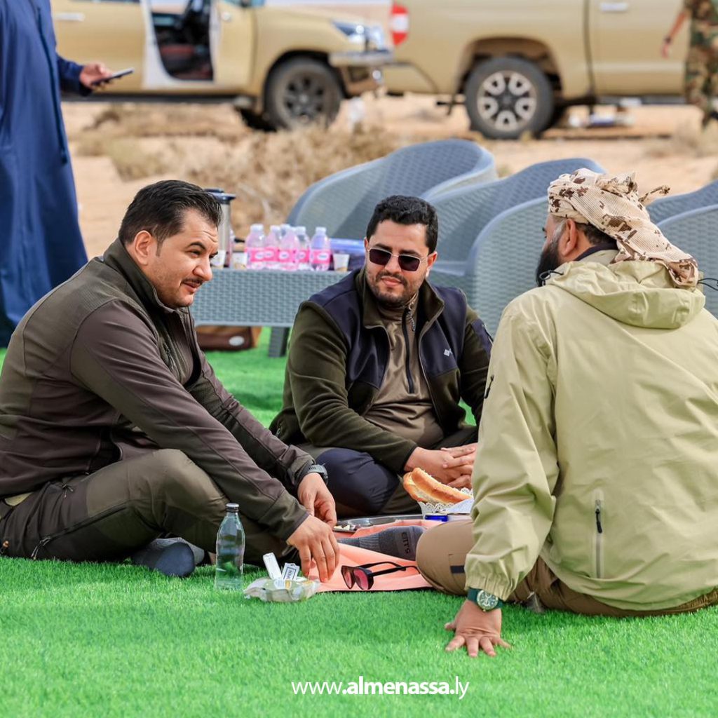 Extra3 10 رئيس أركان القوات البرية يشرف على إطلاق طائر الحبارى في احدى المحميات الطبيعية