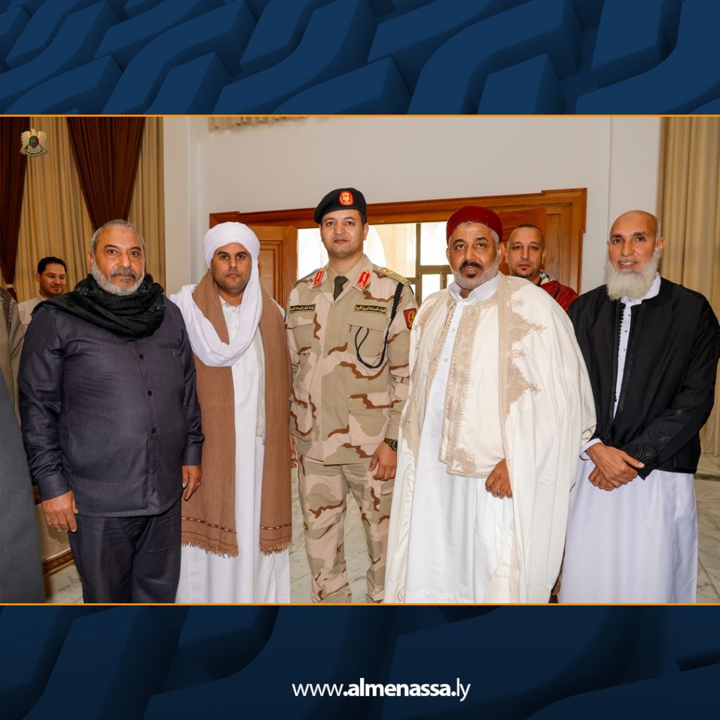 02 40 القائد العام يلتقي مشايخ وأعيان قبيلة أولاد سليمان المجاهدة