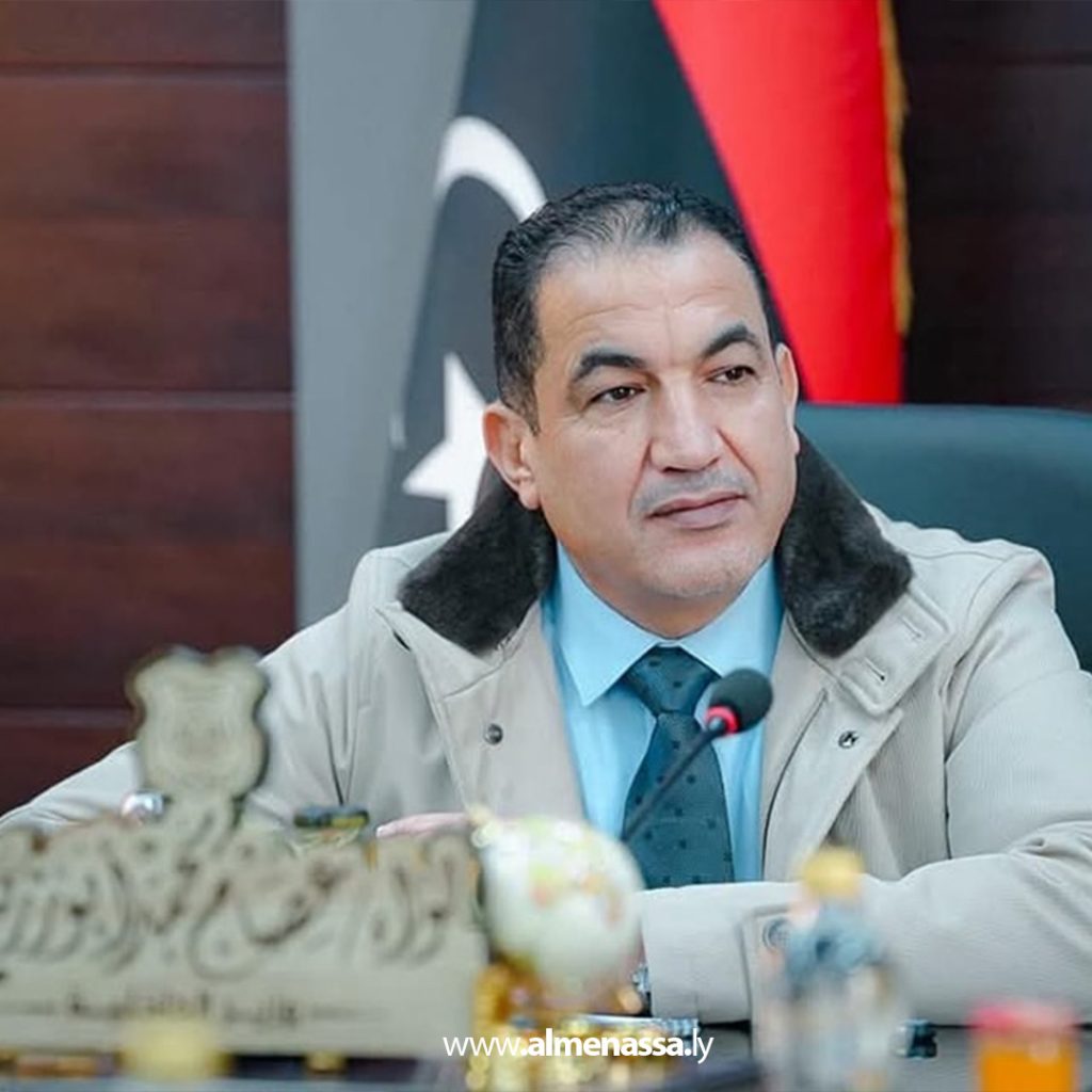 Extra 215 وزير الداخلية يلتقي وفدا من أعيان وحكماء منطقة الحمدة