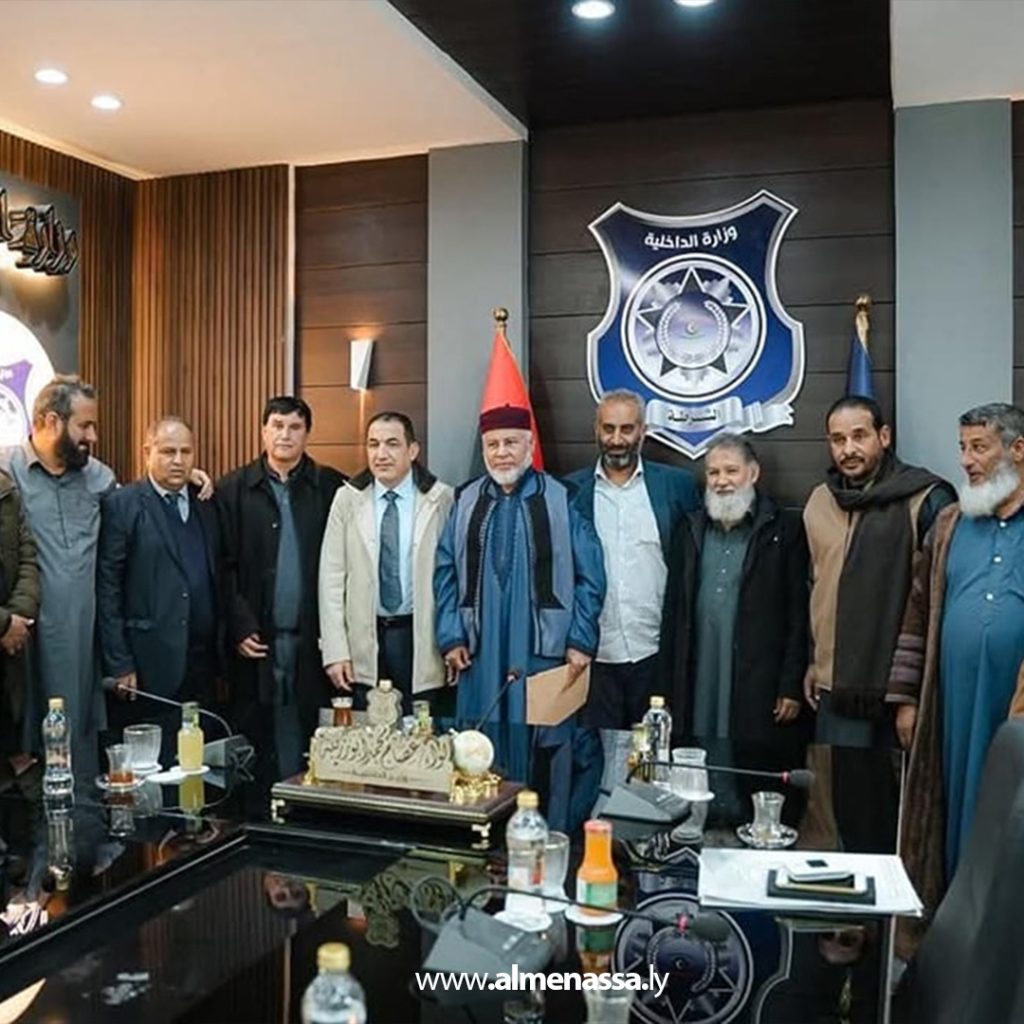 Extra1 170 وزير الداخلية يلتقي وفدا من أعيان وحكماء منطقة الحمدة