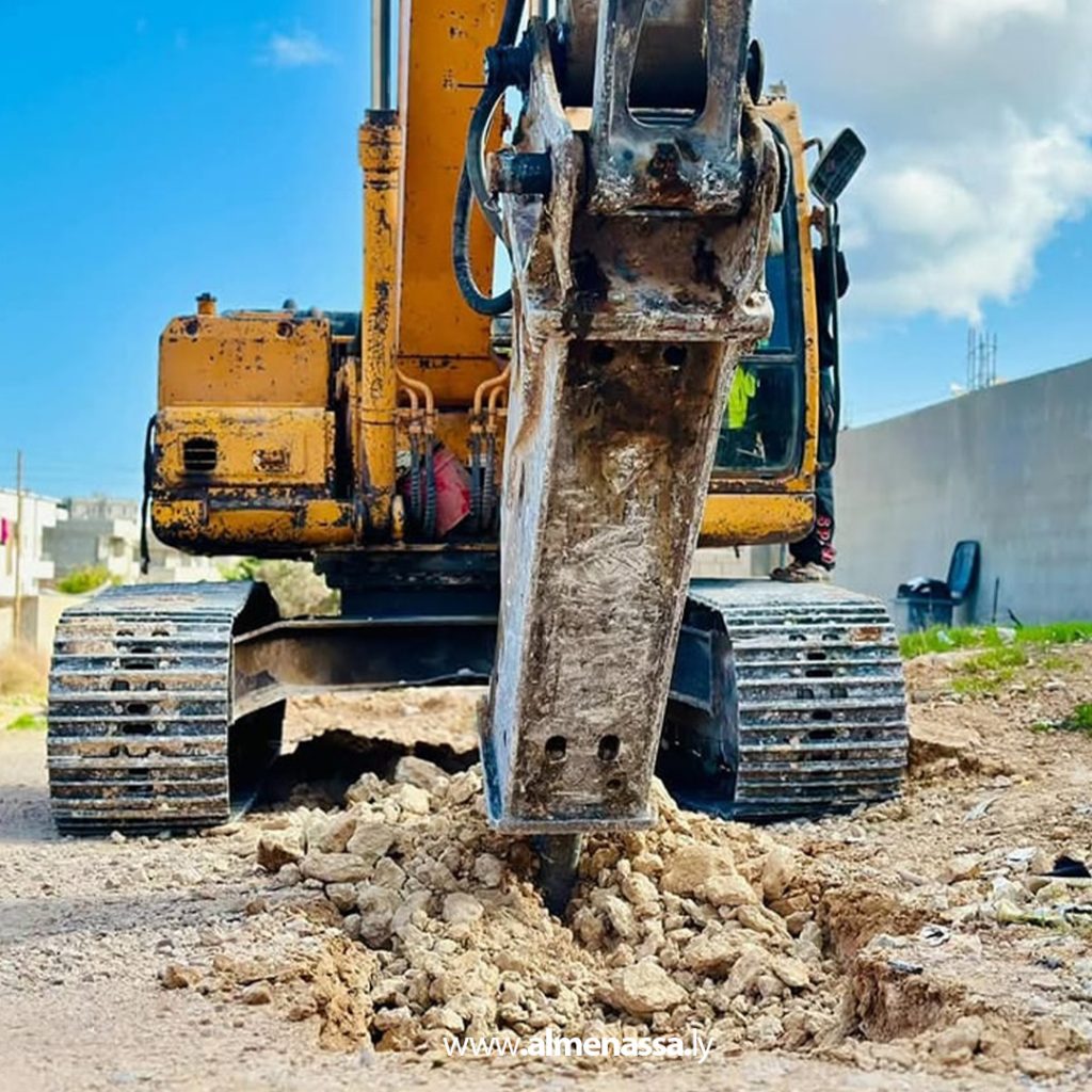Extra1 175 انطلاق العمل بمشروع معالجة انخفاض الجهد الكهربائي بحي البيذو في طبرق