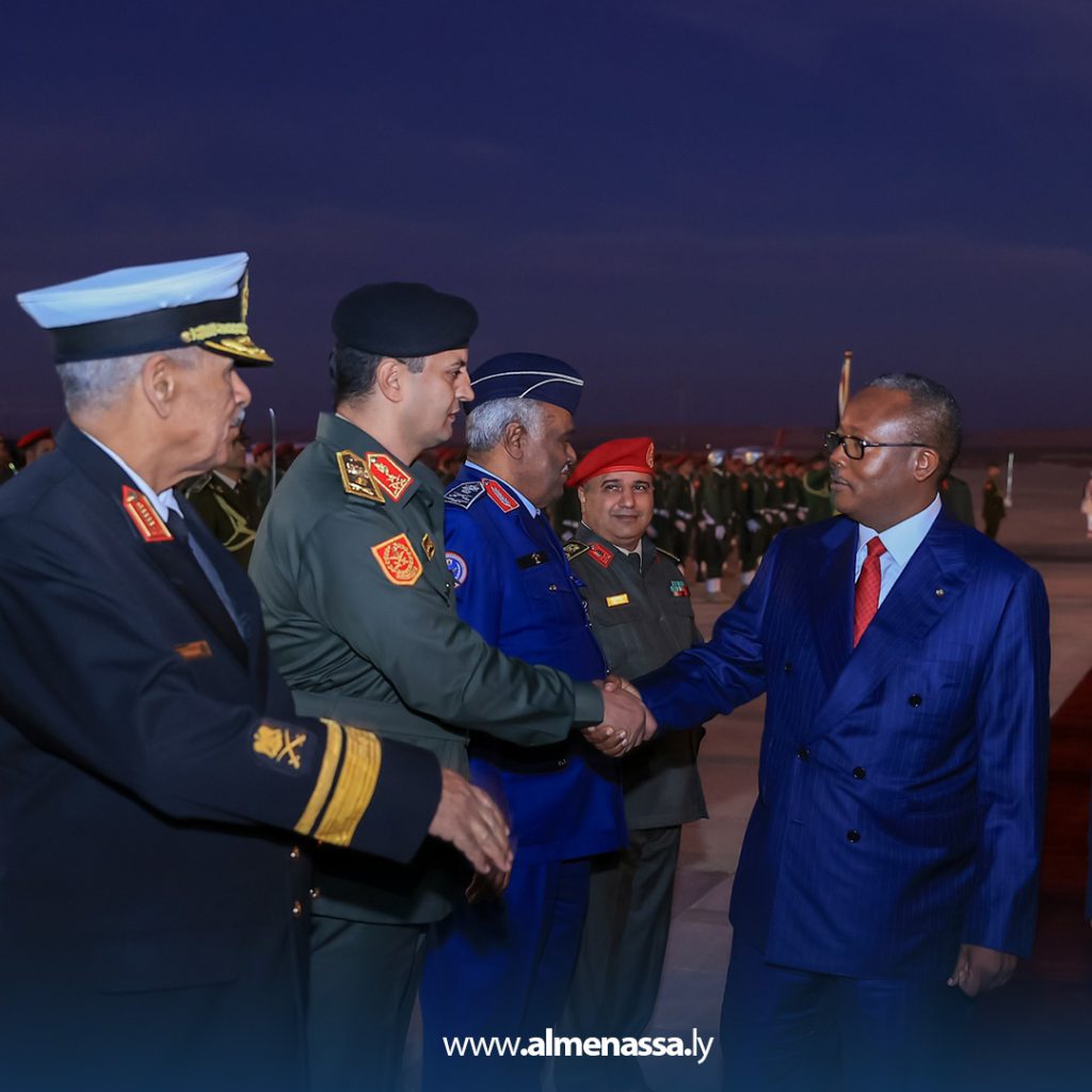 dghf القائد العام يستقبل رئيس جمهورية غينيا بيساو في بنغازي لبحث آخر المستجدات الإقليمية والدور الأفريقي في الأزمة الليبية