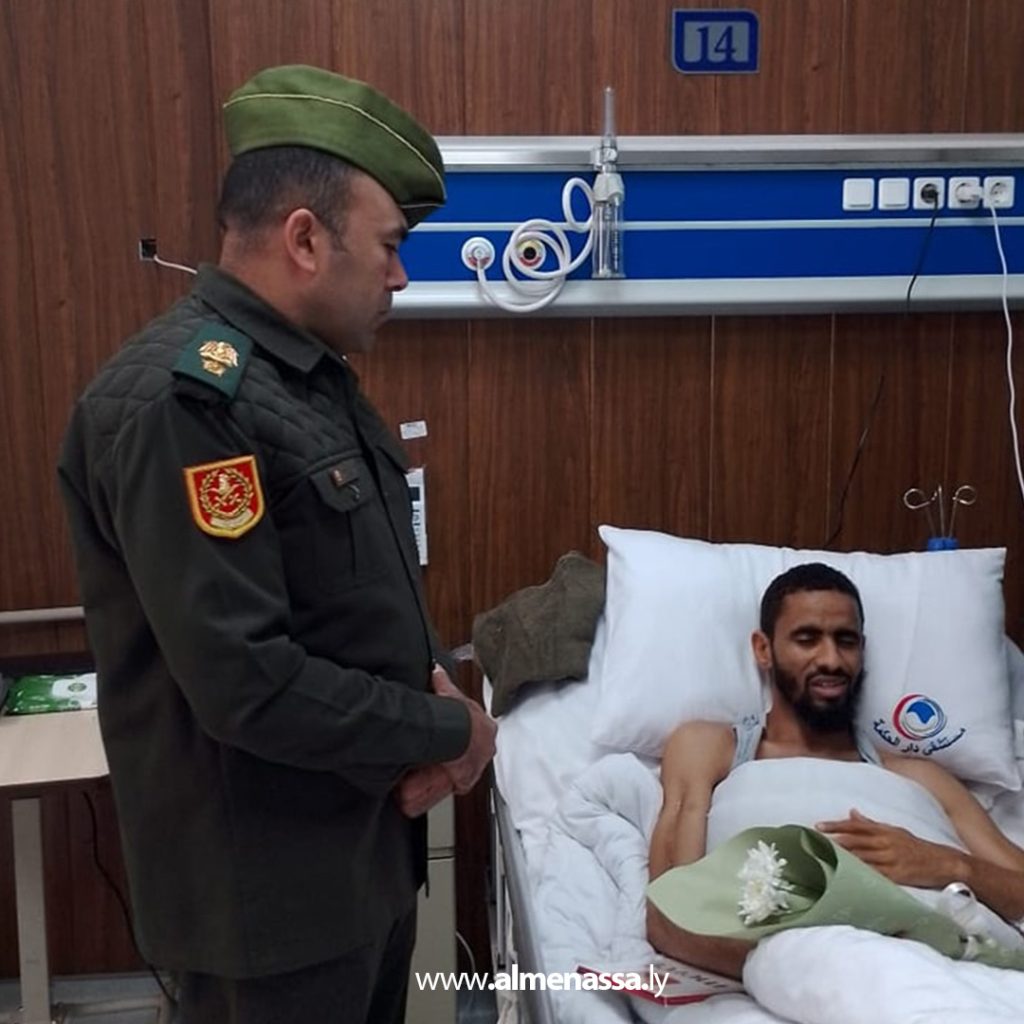 01 103 وفد من قوات الدفاع الجوي يزور جرحى القوات المسلحة لتضحياتهم في معارك الجنوب الليبي