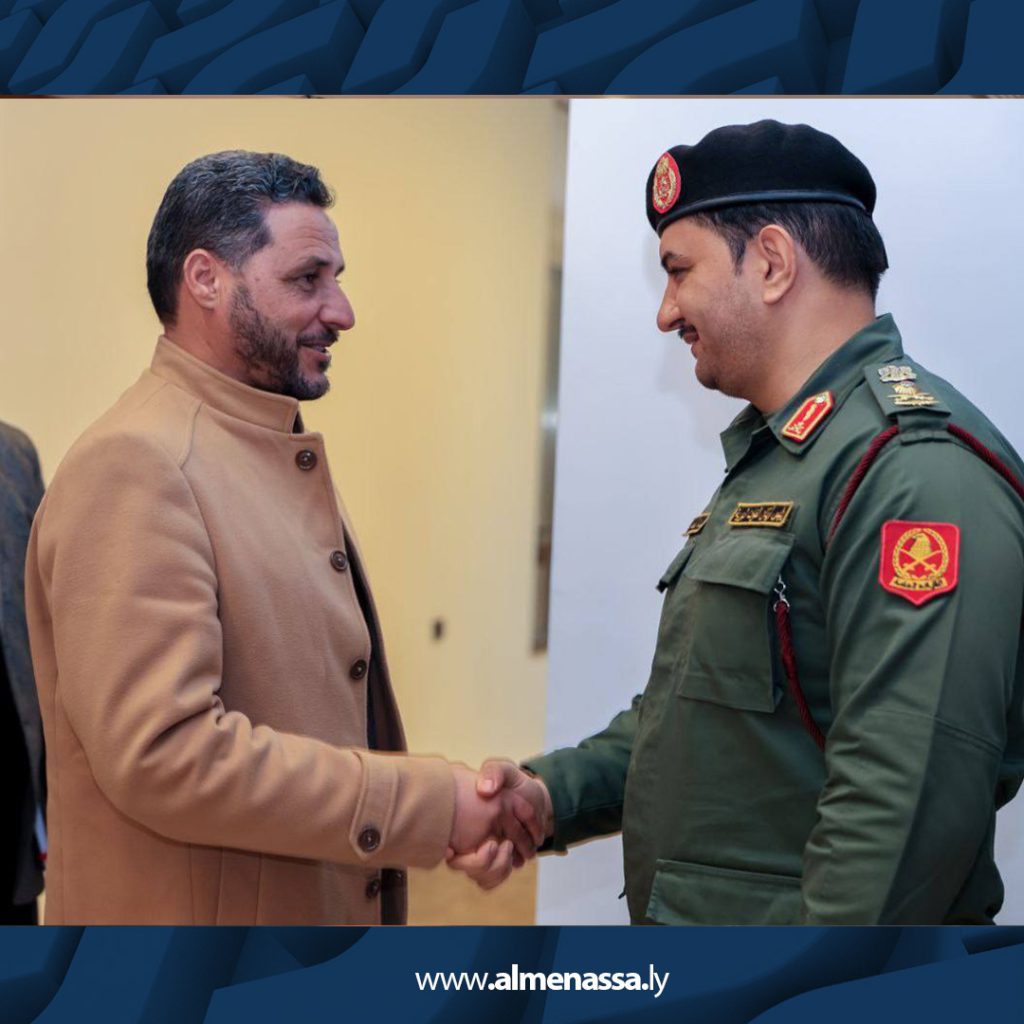 رئيس أركان القوات البرية يستقبل وفدًا من مشايخ وأعيان الجبل الأخضر في بنغازي 1 01 44