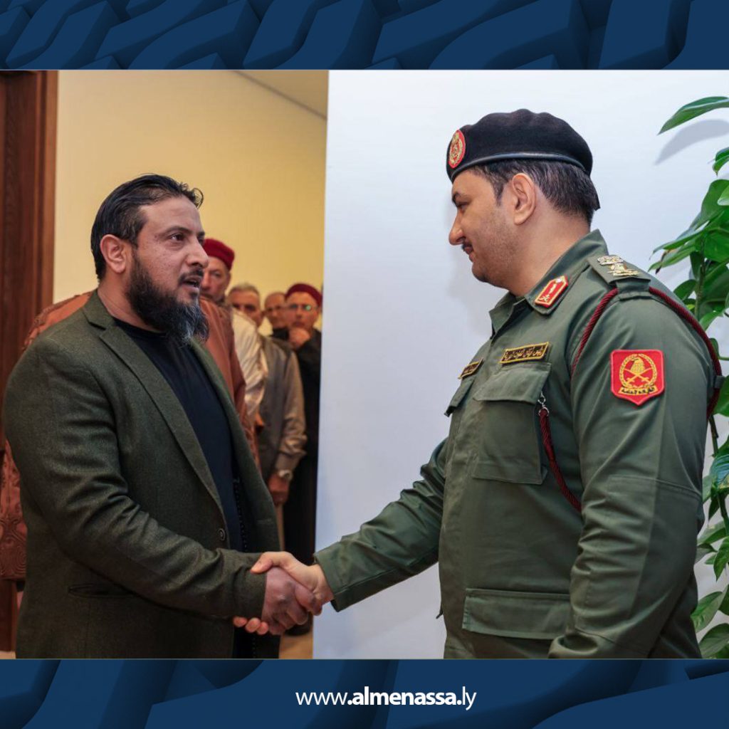 رئيس أركان القوات البرية يستقبل وفدًا من مشايخ وأعيان الجبل الأخضر في بنغازي 13 013 1