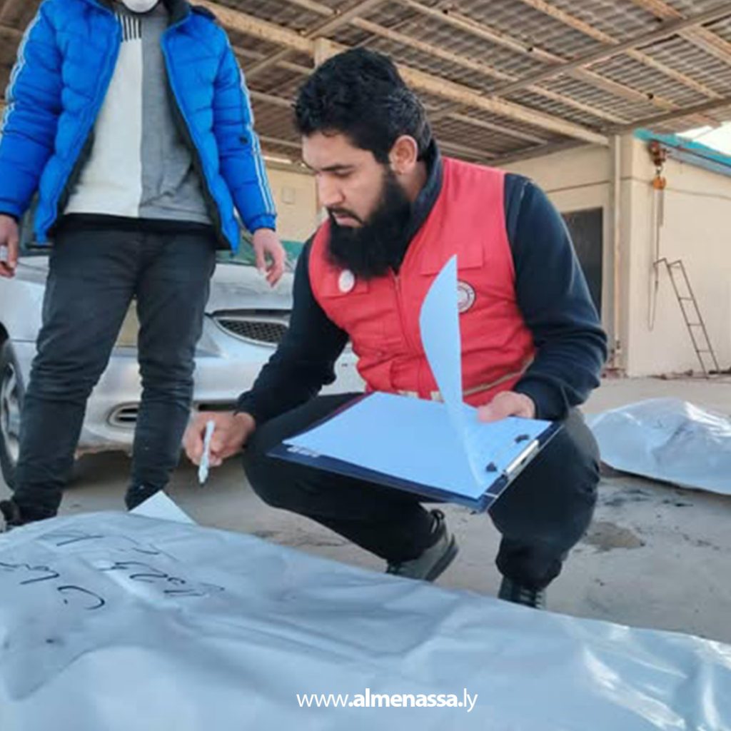 02 16 الهلال الأحمر: انتشال 10 جثث لأفراد غرق قاربهم في البحر بالزاوية  