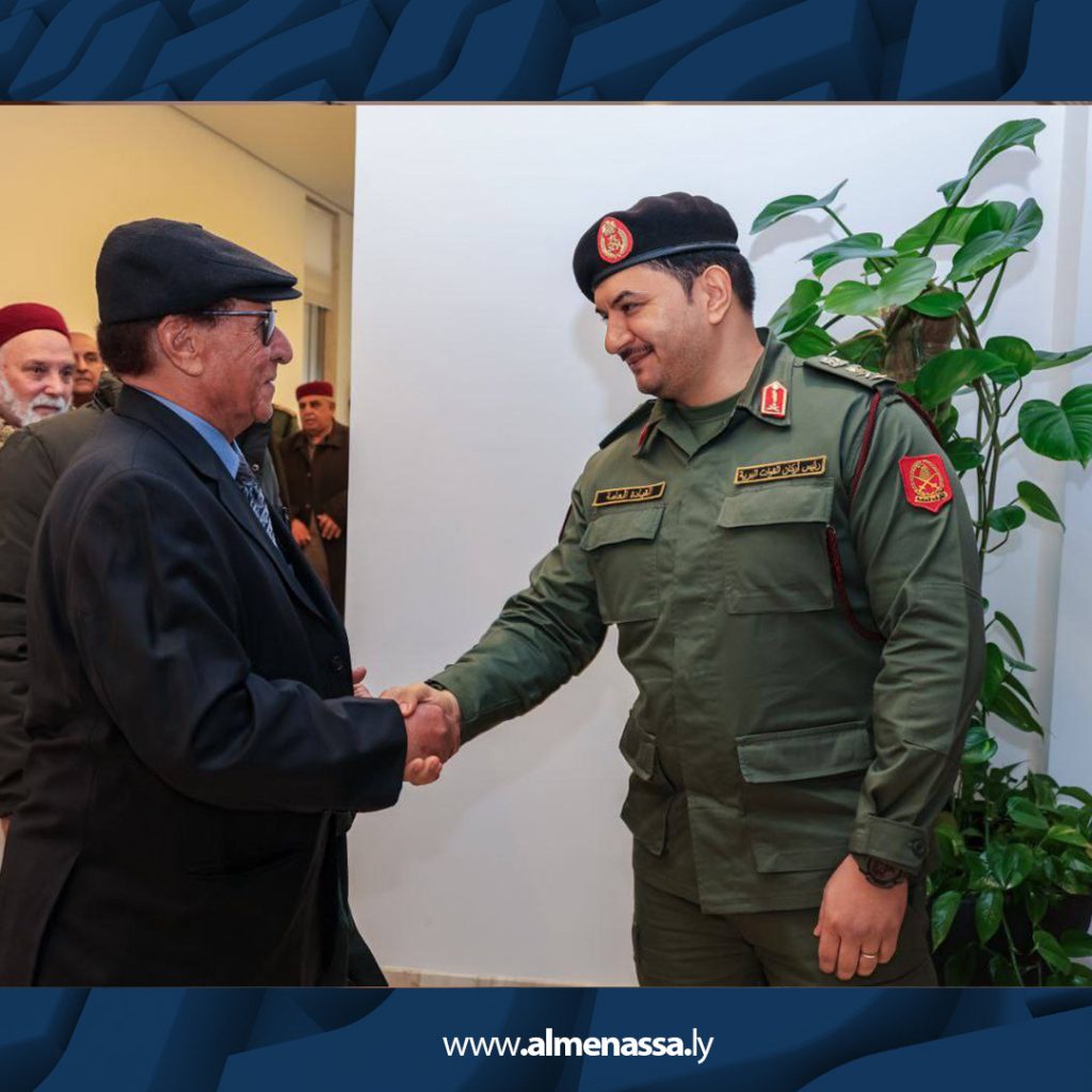 رئيس أركان القوات البرية يستقبل وفدًا من مشايخ وأعيان الجبل الأخضر في بنغازي 2 02 25