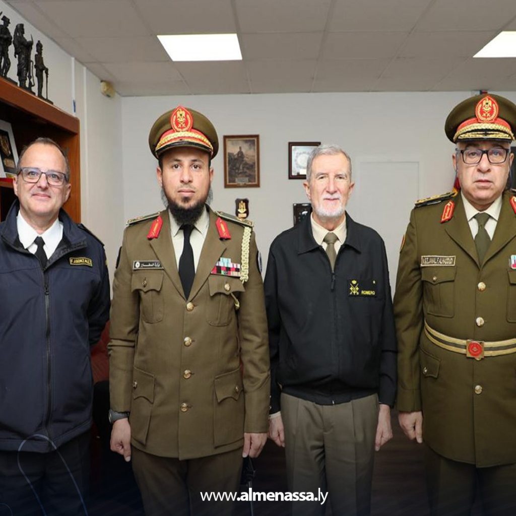 02 39 مدير الاستخبارات العسكرية يبحث مع نظيره الإسباني التعاون الأمني ومكافحة الإرهاب