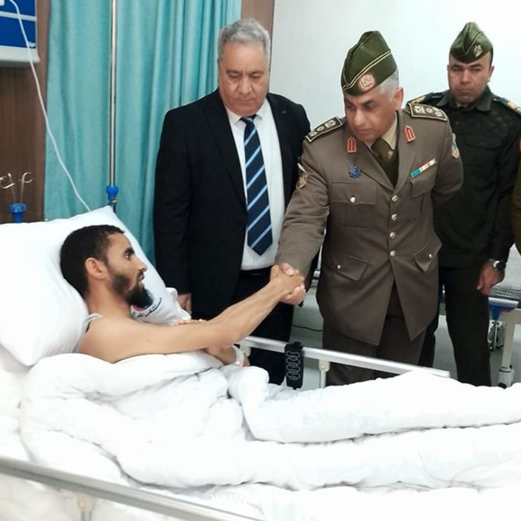 03 63 وفد من قوات الدفاع الجوي يزور جرحى القوات المسلحة لتضحياتهم في معارك الجنوب الليبي