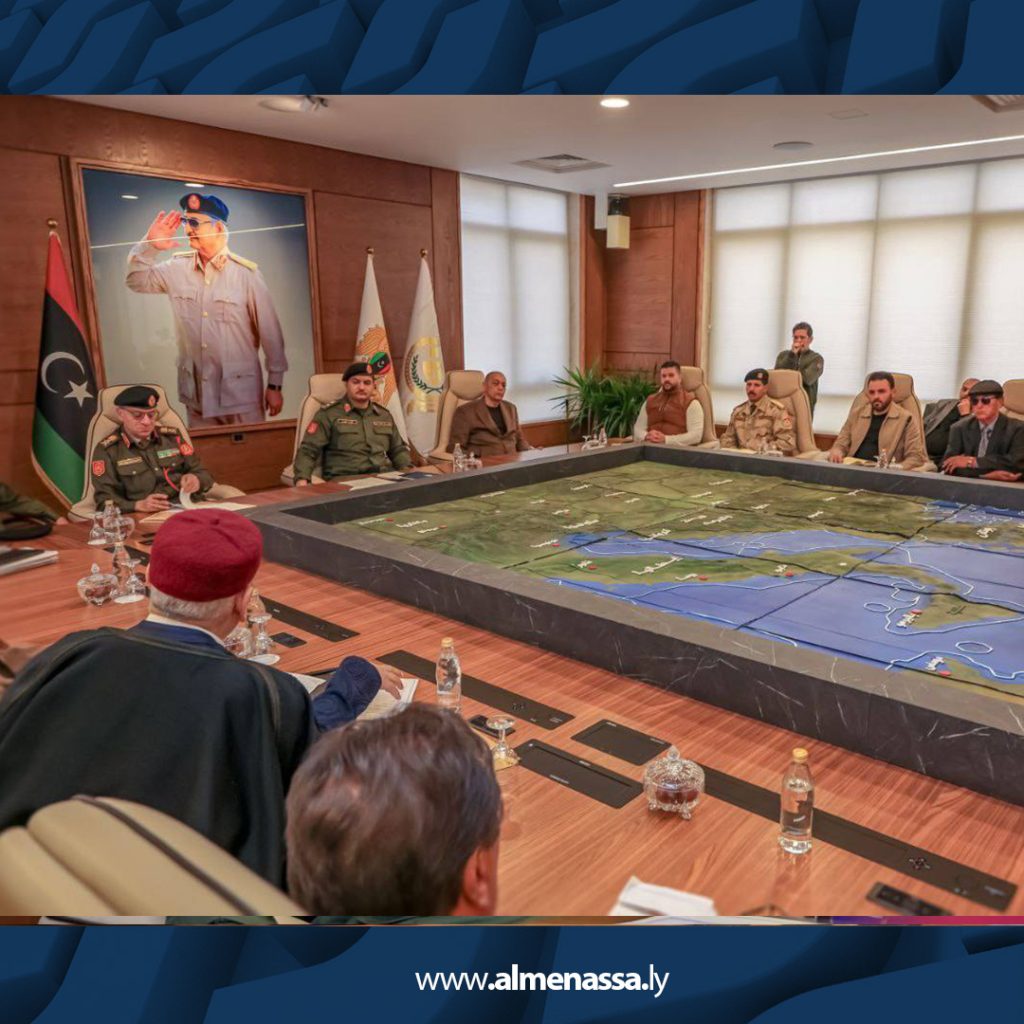 رئيس أركان القوات البرية يستقبل وفدًا من مشايخ وأعيان الجبل الأخضر في بنغازي 4 04 14