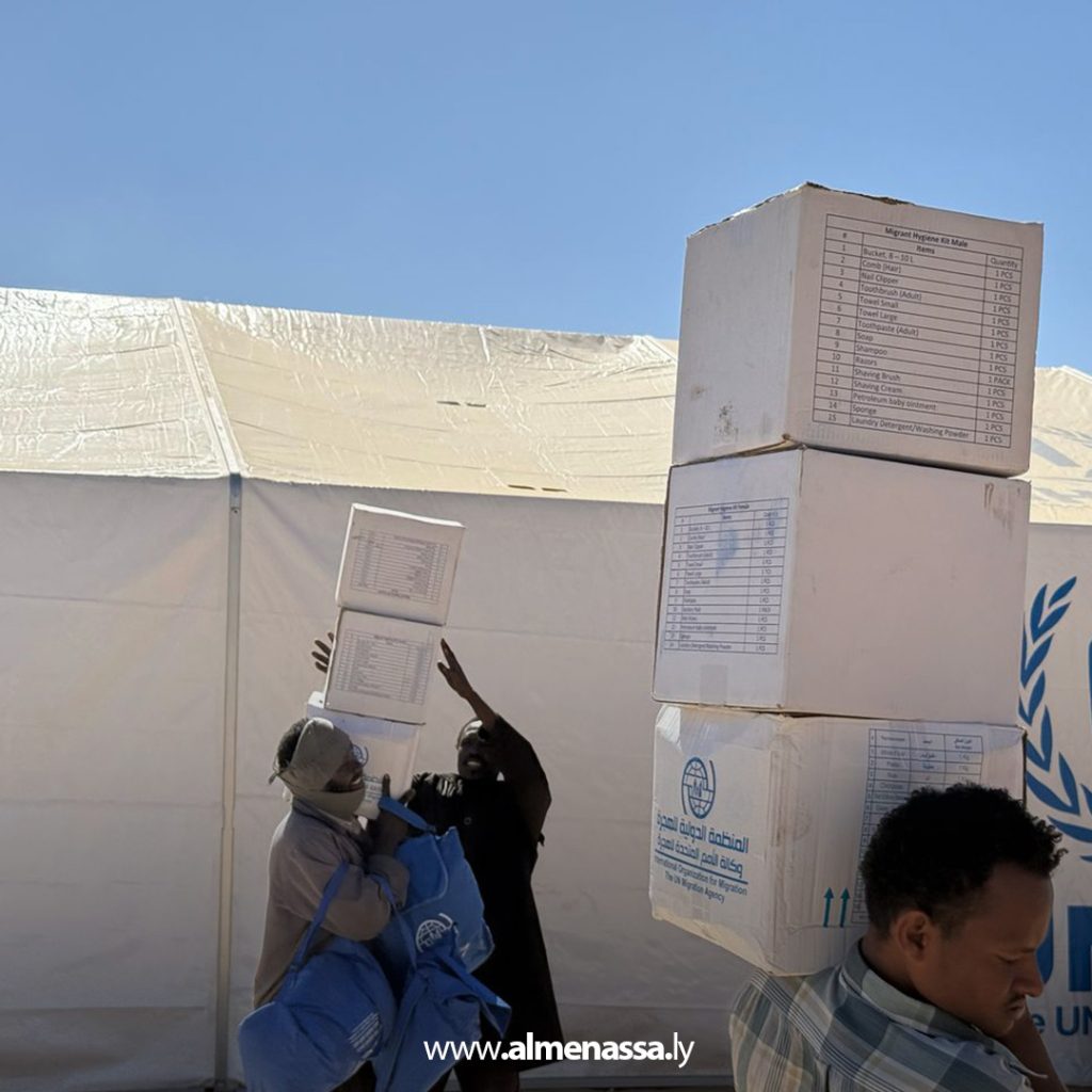 07 20 منظمة الهجرة توزع مساعدات إنسانية على لاجئين سودانيين متضررين من حريق بالكفرة