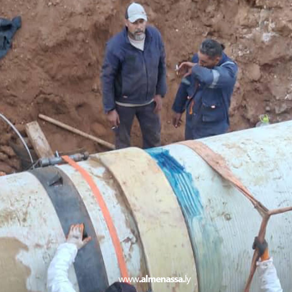 extra 3 رئيس اللجنة الإدارية بمشروع النهر الصناعي يتفقد استبدال الأنبوب المتضرر بخط نقل المياه أبوزيان الرحيبات
