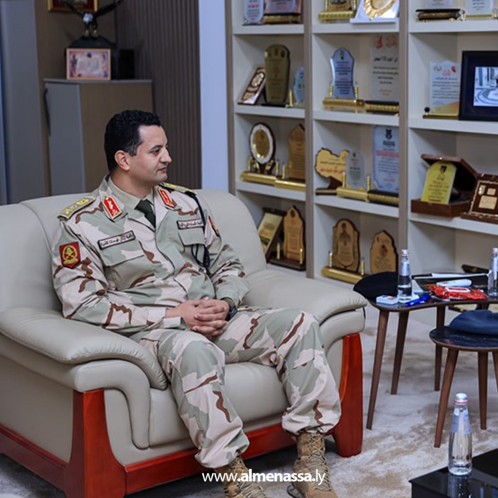 extra1 39 رئيس أركان الوحدات الأمنية يستقبل وفد من المملكة المتحدة لبحث التعاون العسكري والأمني