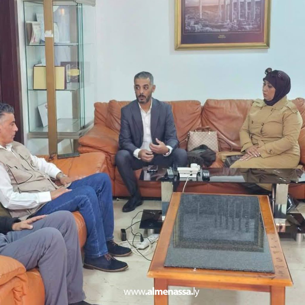 extra1 4 رئيس مفوضية المجتمع المدني ورئيس مفوضية انتخابات طبرق يناقشان التحضيرات للانتخابات البلدية المرتقبة