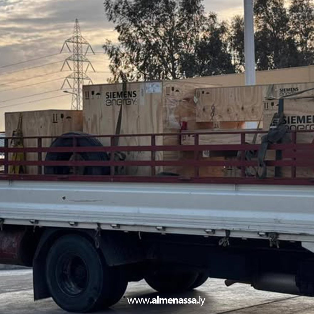 extra1 50 وصول مواد وقطع غيار إلى موقع محطة كهرباء السرير الغازية