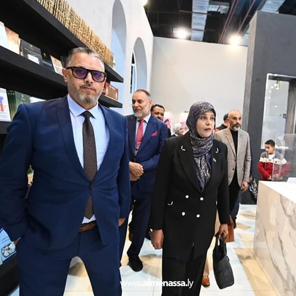 extra2 1 وزير الثقافة  بالحكومة الليبية تزور معرض القاهرة الدولي للكتاب