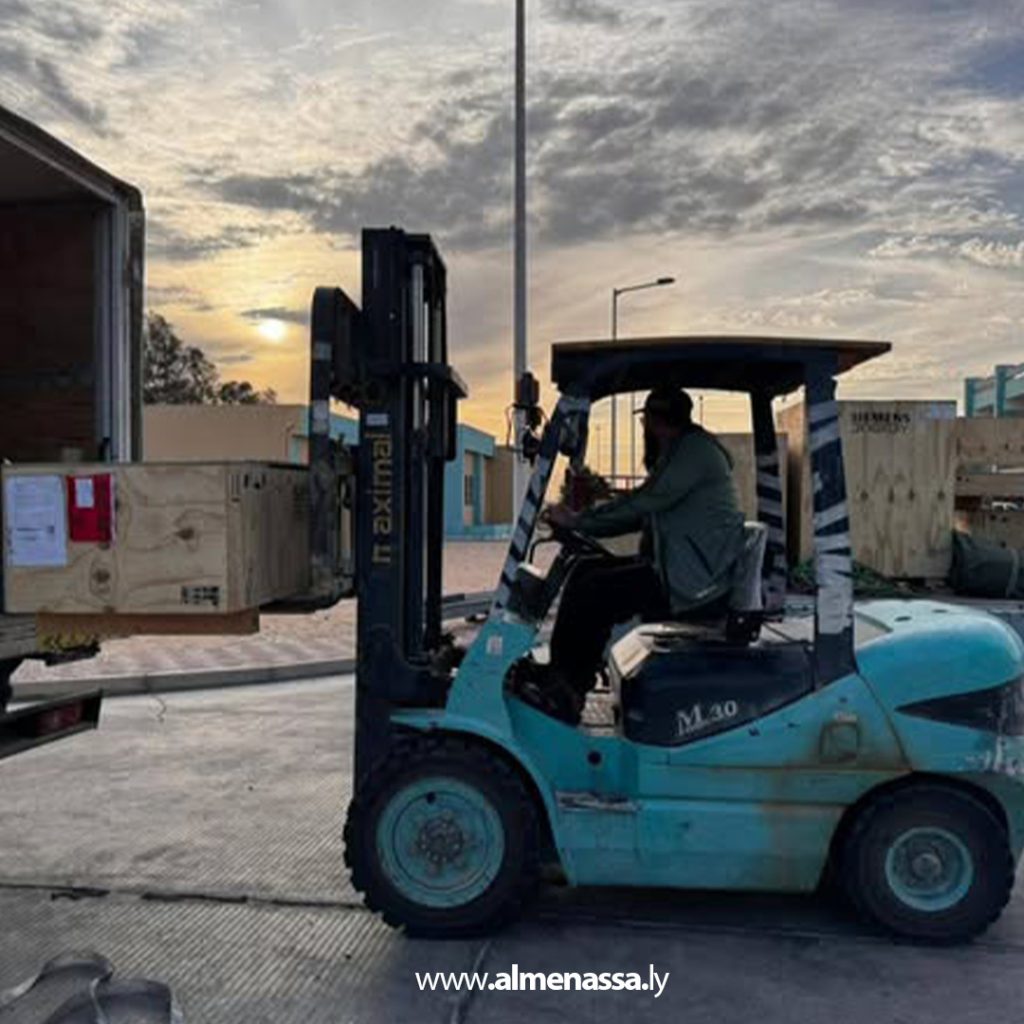 extra2 34 وصول مواد وقطع غيار إلى موقع محطة كهرباء السرير الغازية