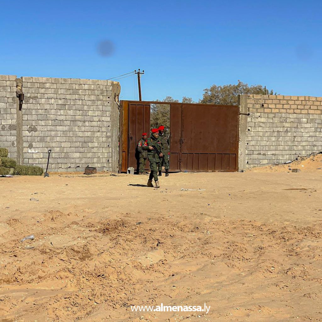 extra7 4 إدارة السجون والشرطة العسكرية بالقيادة العامة تباشر تأمين منطقة القطرون
