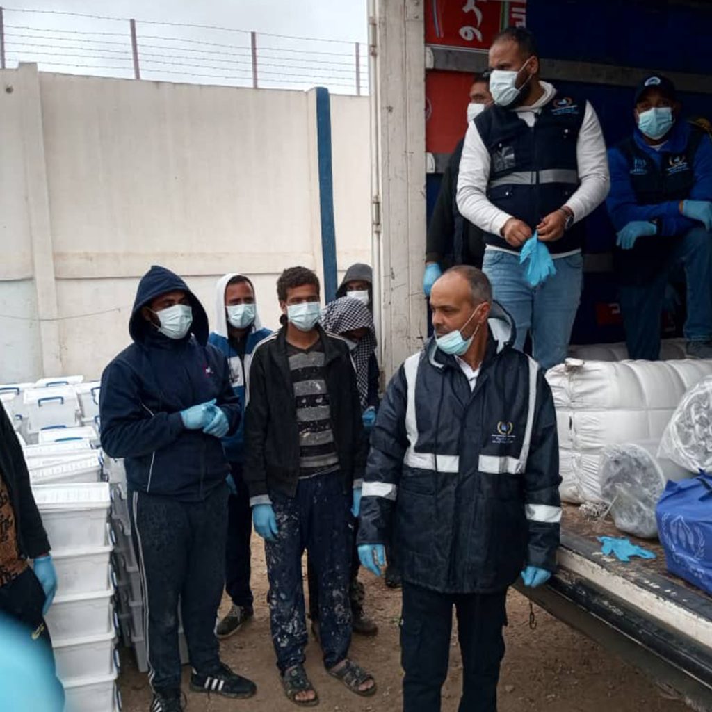 لال الهيئة الليبية للإغاثة تقدم مساعدات إيوائية للمهاجرين غير الشرعيين في بنغازي