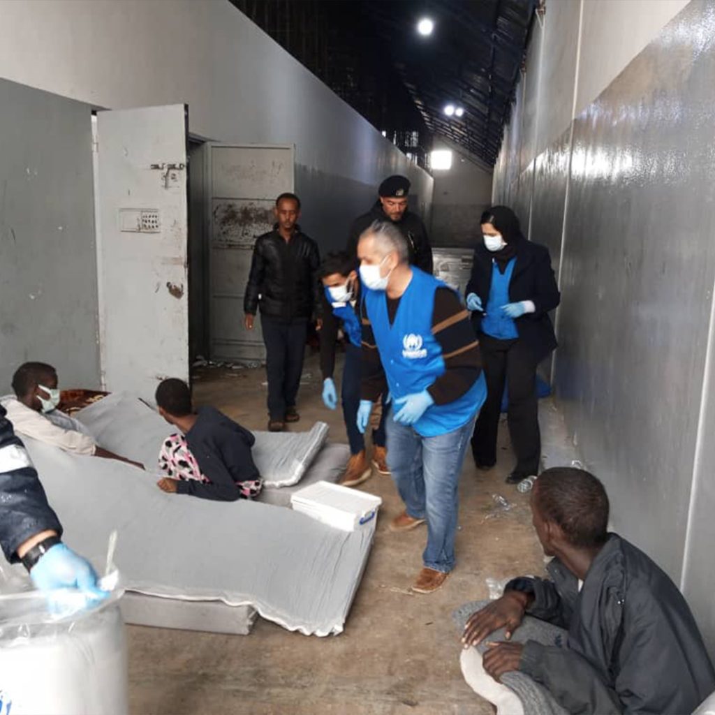لاى الهيئة الليبية للإغاثة تقدم مساعدات إيوائية للمهاجرين غير الشرعيين في بنغازي