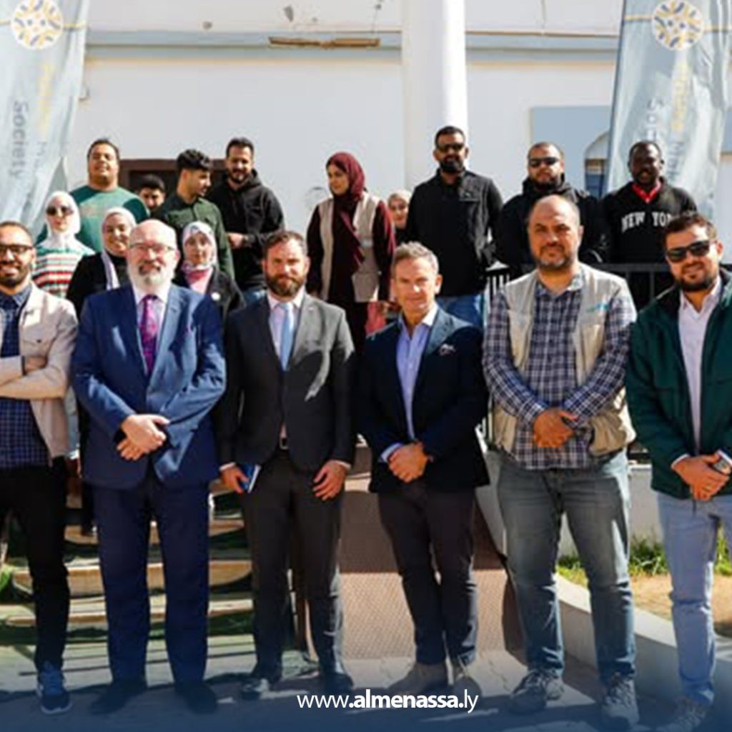 يب 6 السفير البريطاني يزور مركز بيتي بنغازي
