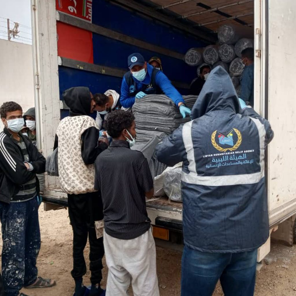 يلال الهيئة الليبية للإغاثة تقدم مساعدات إيوائية للمهاجرين غير الشرعيين في بنغازي