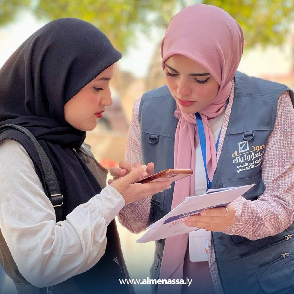 141 وحدة دعم المرأة بالمفوضية وبرلمان الشباب ينظمان حملة توعوية بكلية الهندسة بجامعة طرابلس