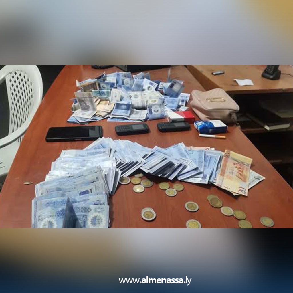 dgs دوريات أمن صبراته تضبط متسولين متلبسين بحيازة أموال وتعاطي السجائر