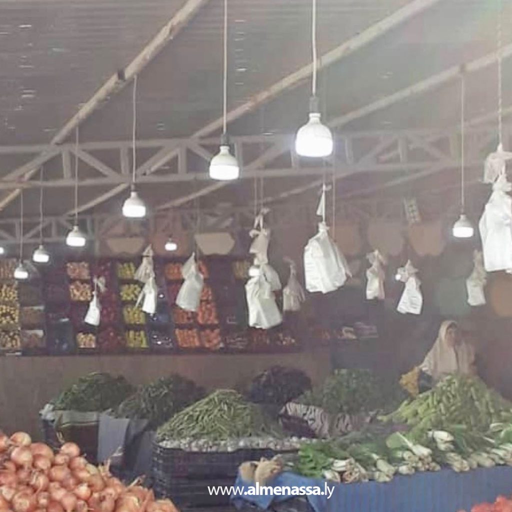 extra 126 الشرطة الكهربائية تنفذ حملة أمنية على أماكن بيع الخضار بطرابلس